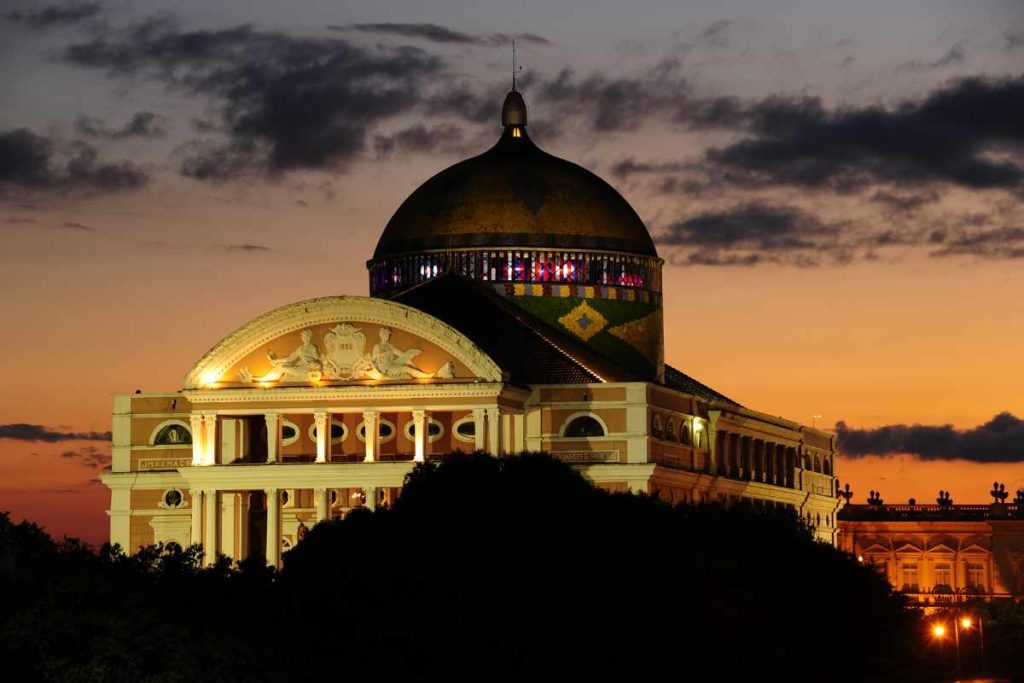 O que fazer em Manaus–AM: Conheça 5 pontos turísticos imperdíveis 2 O que fazer em manaus - Teatro Amazonas